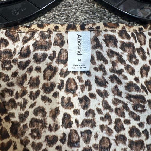 Abound Leopard Print Puff Sleeve Blouse - Picture 5 of 7